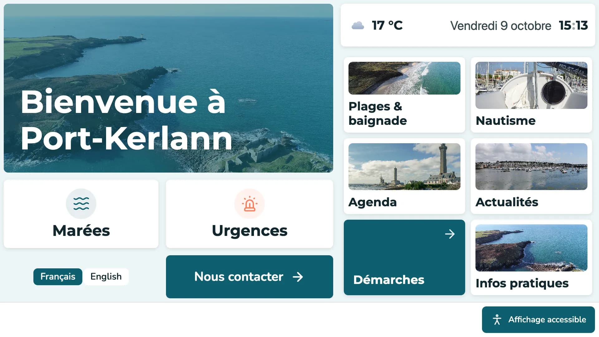 Le même accueil de Port-Kerlann mis en page pour un écran horizontal : la photo du littoral et son titre à gauche, au-dessus des tuiles Marées et Urgences, du choix de la langue et du bouton Nous contacter ; à droite, la météo, la date et l’heure, puis les tuiles Plages & baignade, Nautisme, Agenda, Actualités, Démarches et Infos pratiques.